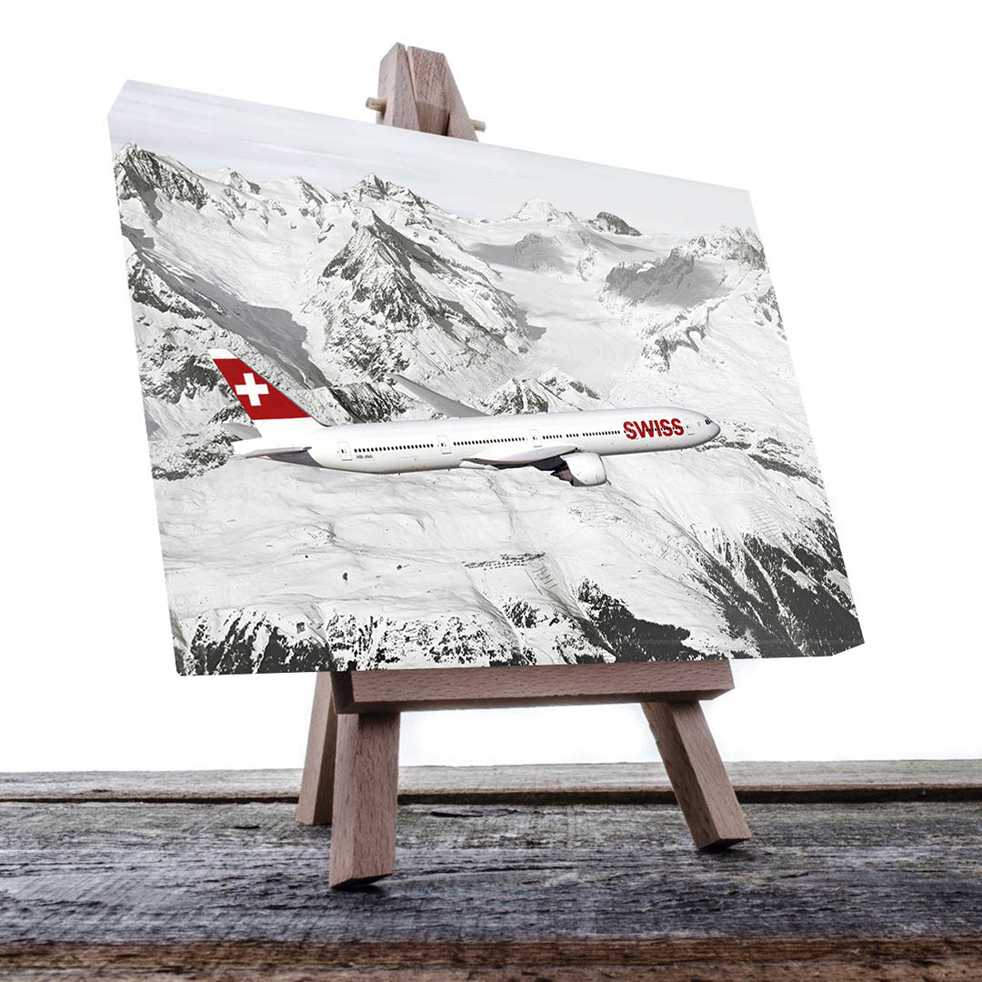 Cuadro Decorativo Avión Suizo en blanco y negro con vivos rojos 90 X 60