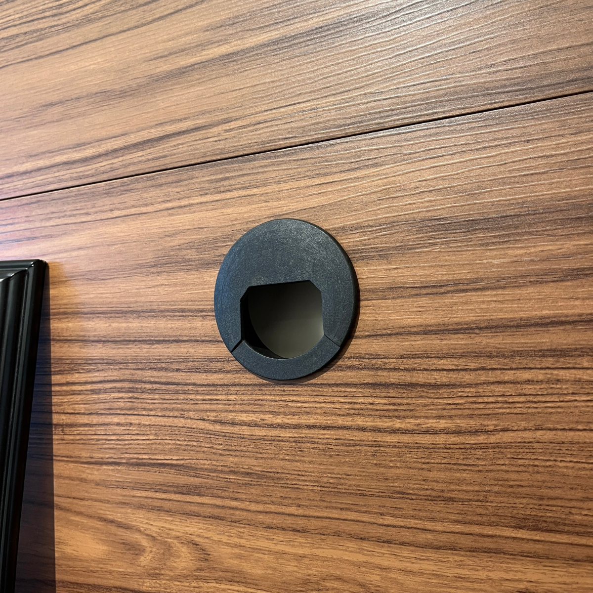 Panel Bertolini Cine Cedro Con Off White Para TV Hasta 47"