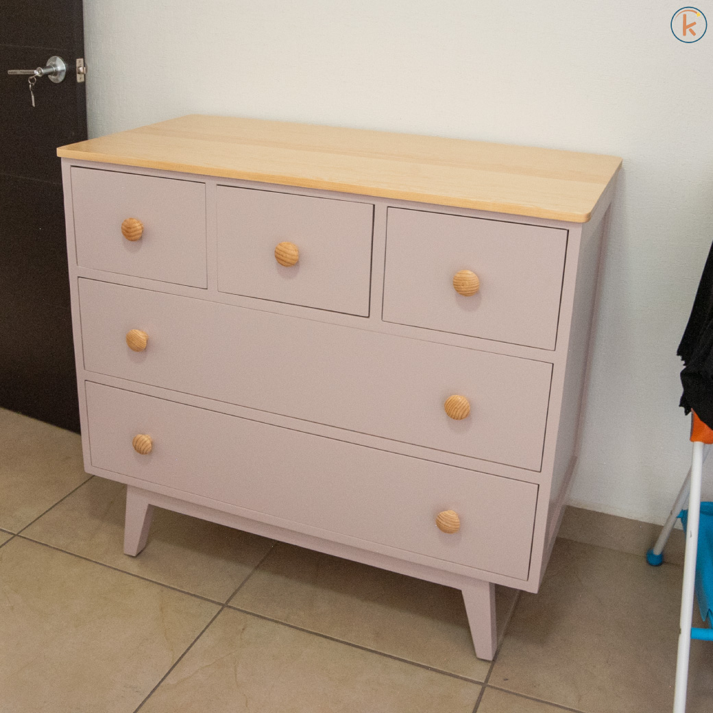 Cómoda Mariana Montessori de 5 Cajones con Cubierta de Madera Natural – Disponible en 7 Acabados Mate
