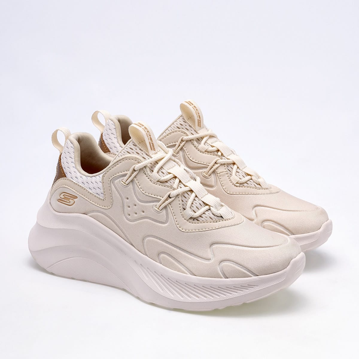 TENIS DEPORTIVO SKERCHERS BOBS CHAOS HI 117513OFWT BEIGE PLATAFORMA 6 CM PARA MUJER 