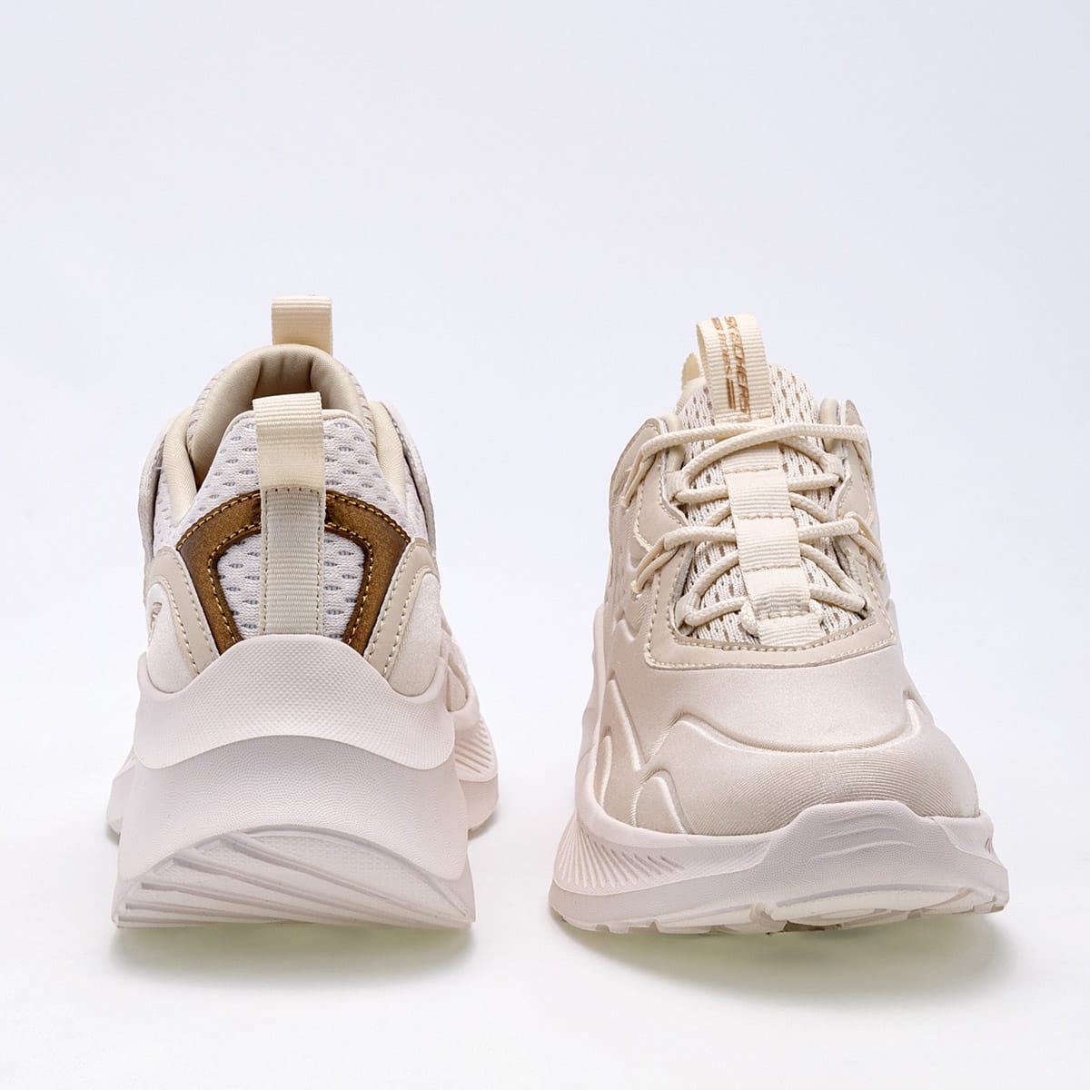 TENIS DEPORTIVO SKERCHERS BOBS CHAOS HI 117513OFWT BEIGE PLATAFORMA 6 CM PARA MUJER 