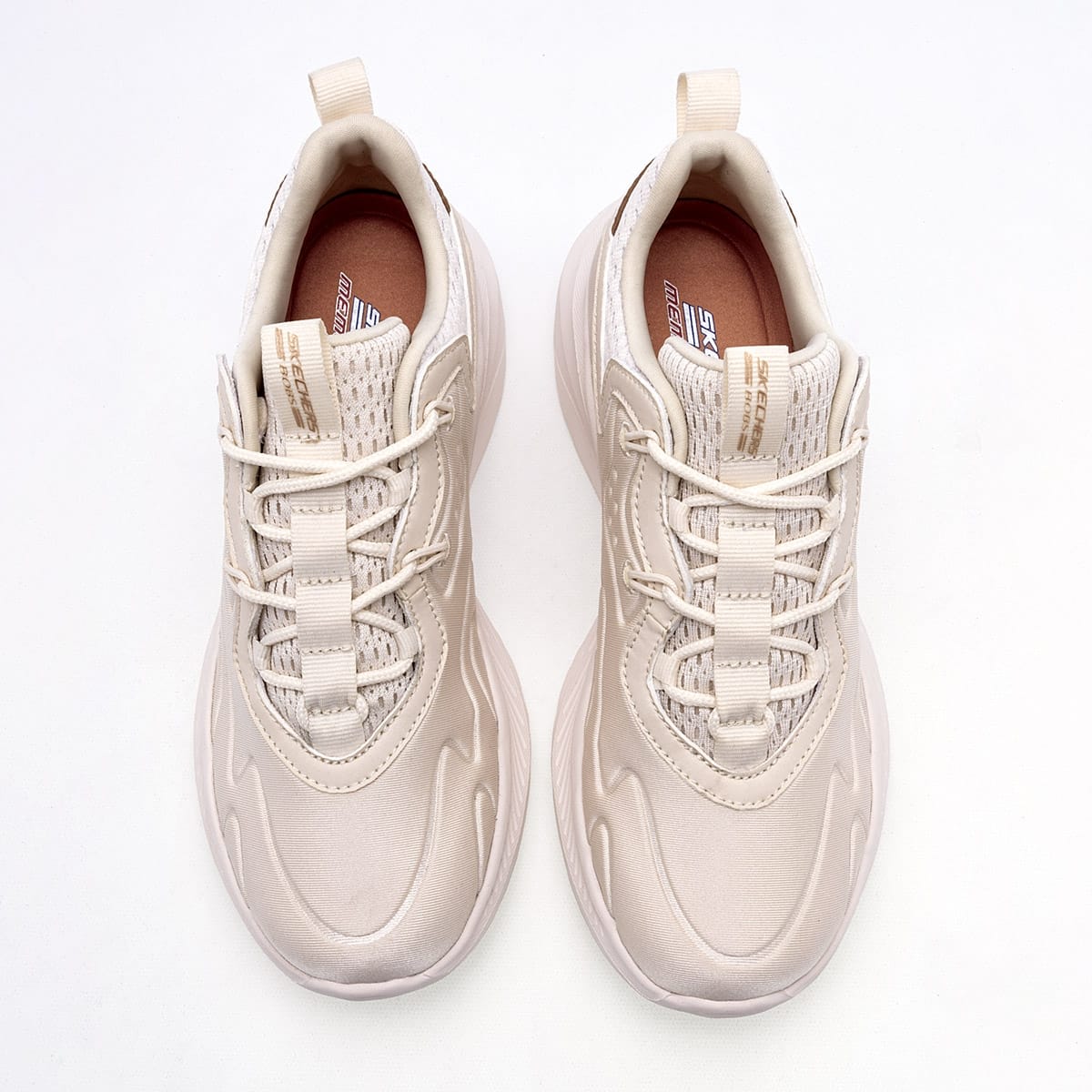 TENIS DEPORTIVO SKERCHERS BOBS CHAOS HI 117513OFWT BEIGE PLATAFORMA 6 CM PARA MUJER 