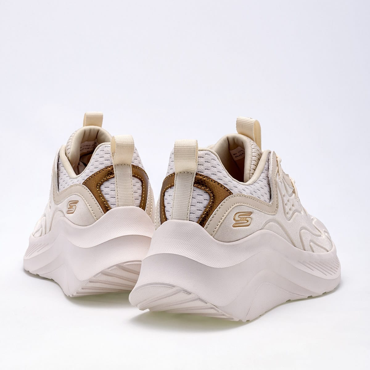 TENIS DEPORTIVO SKERCHERS BOBS CHAOS HI 117513OFWT BEIGE PLATAFORMA 6 CM PARA MUJER 