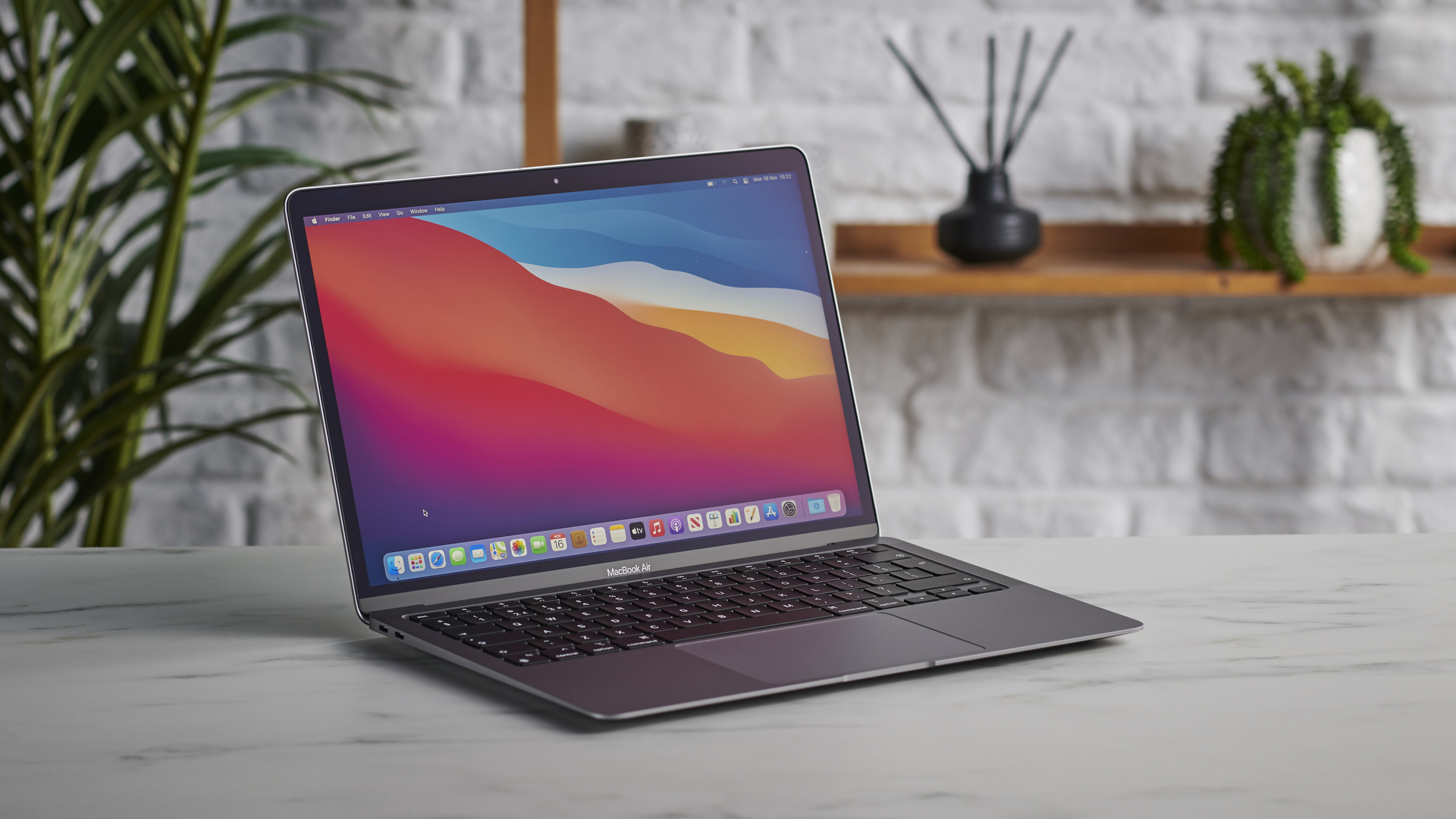  MacBook Air A2337 (2020, M1) – 8 GB RAM, 128 GB SSD Reacondicionada Negra 