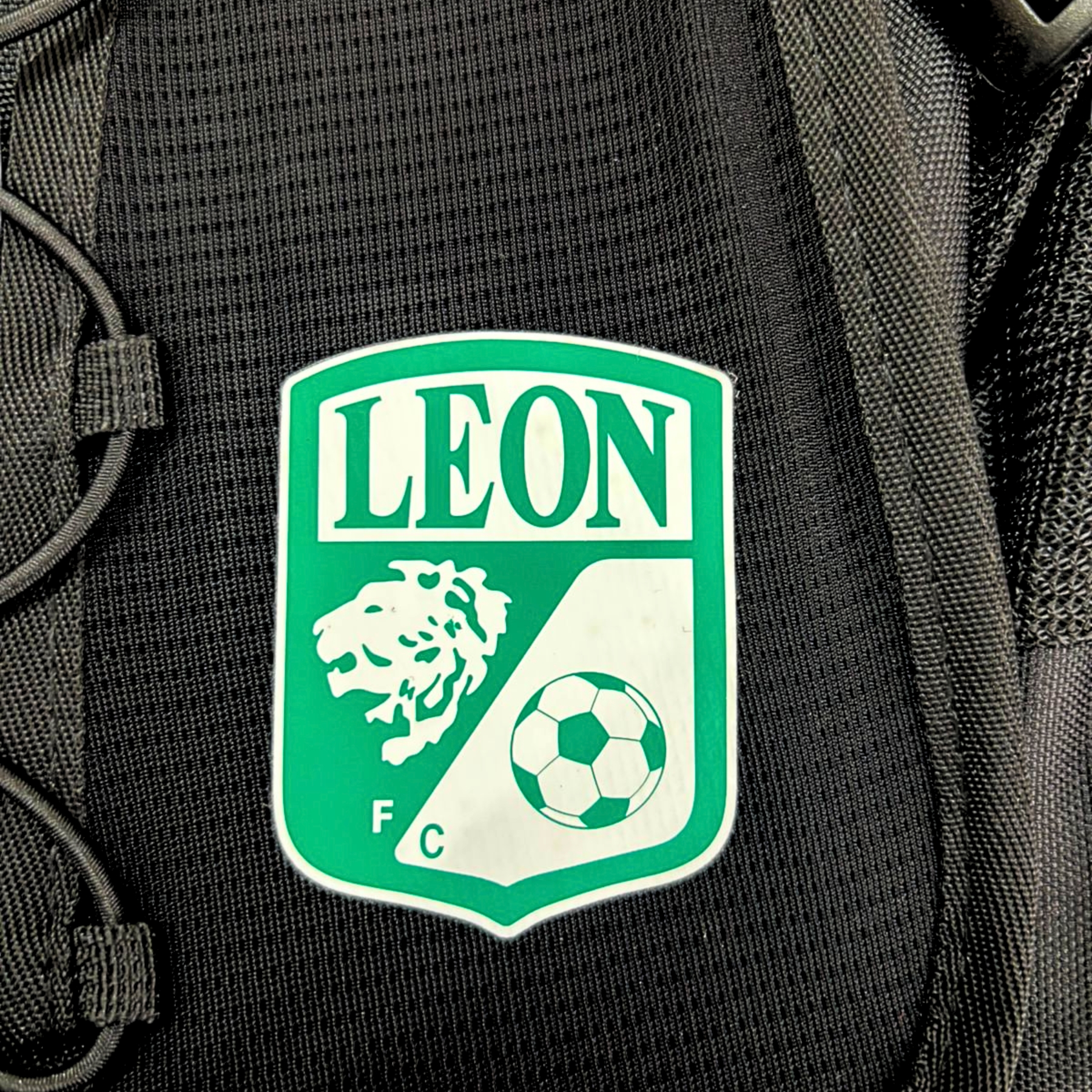 Mochila Charly Club León Deportiva Comoda Mediana Negra Resistente