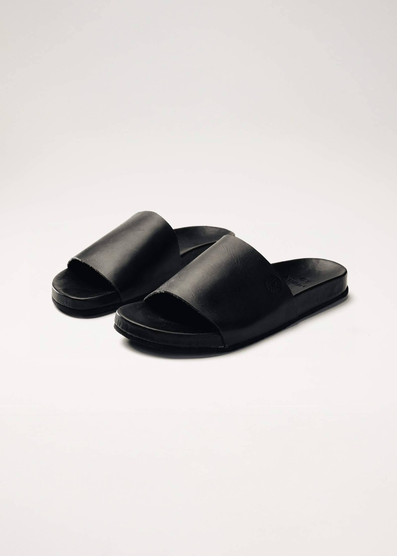 KWARA | SLIDE NEGRA MUJER