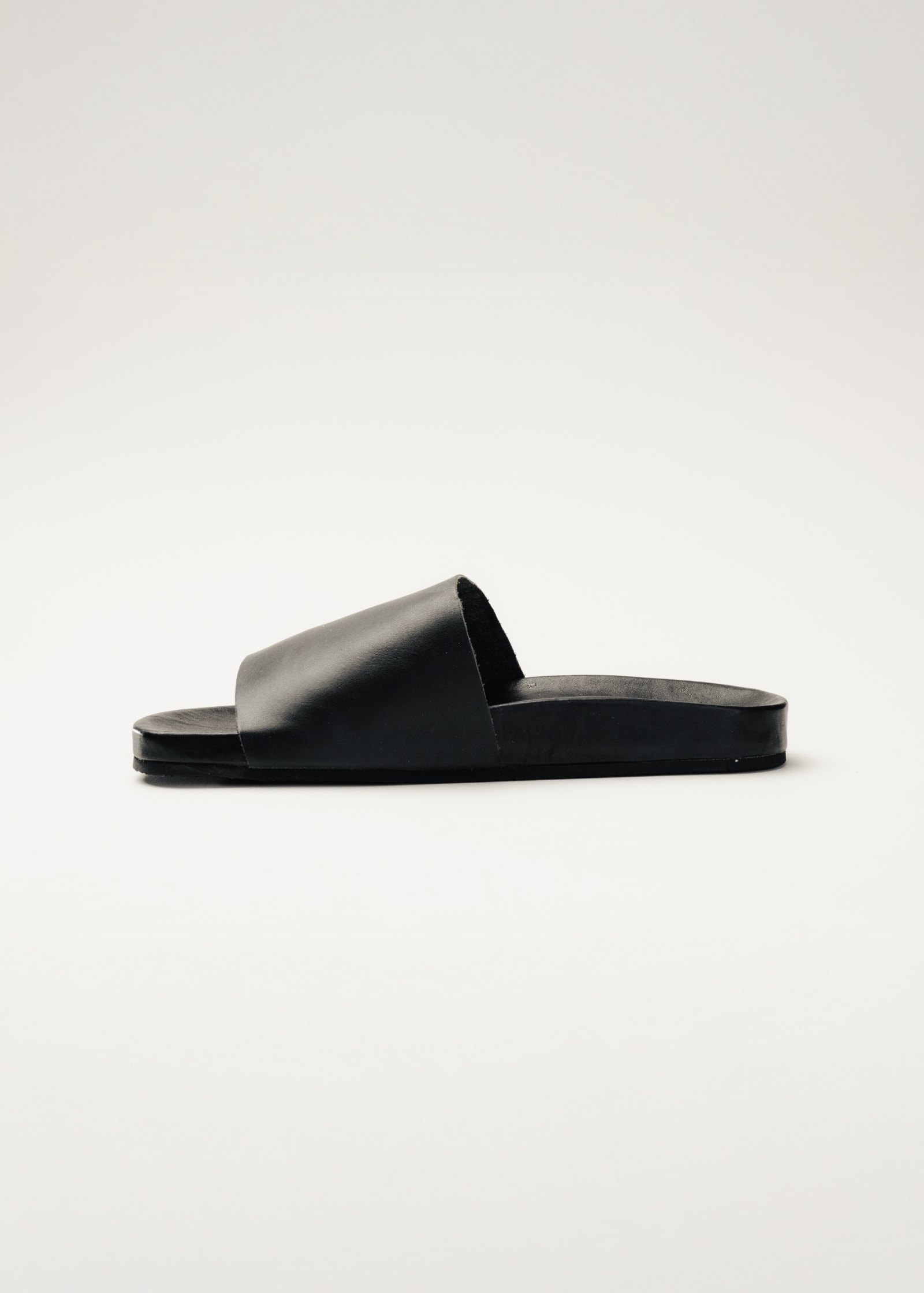 KWARA | SLIDE NEGRA MUJER