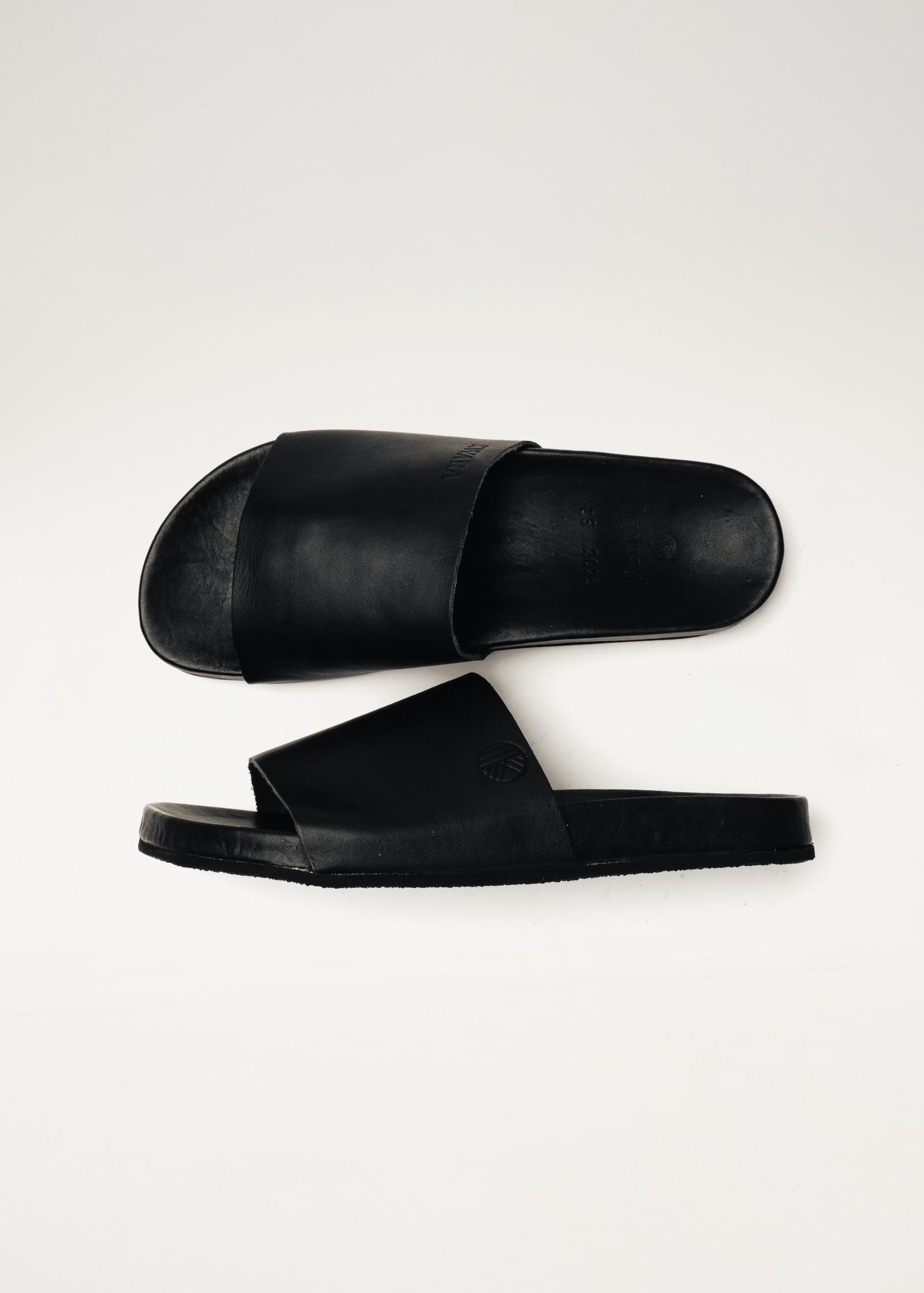 KWARA | SLIDE NEGRA MUJER