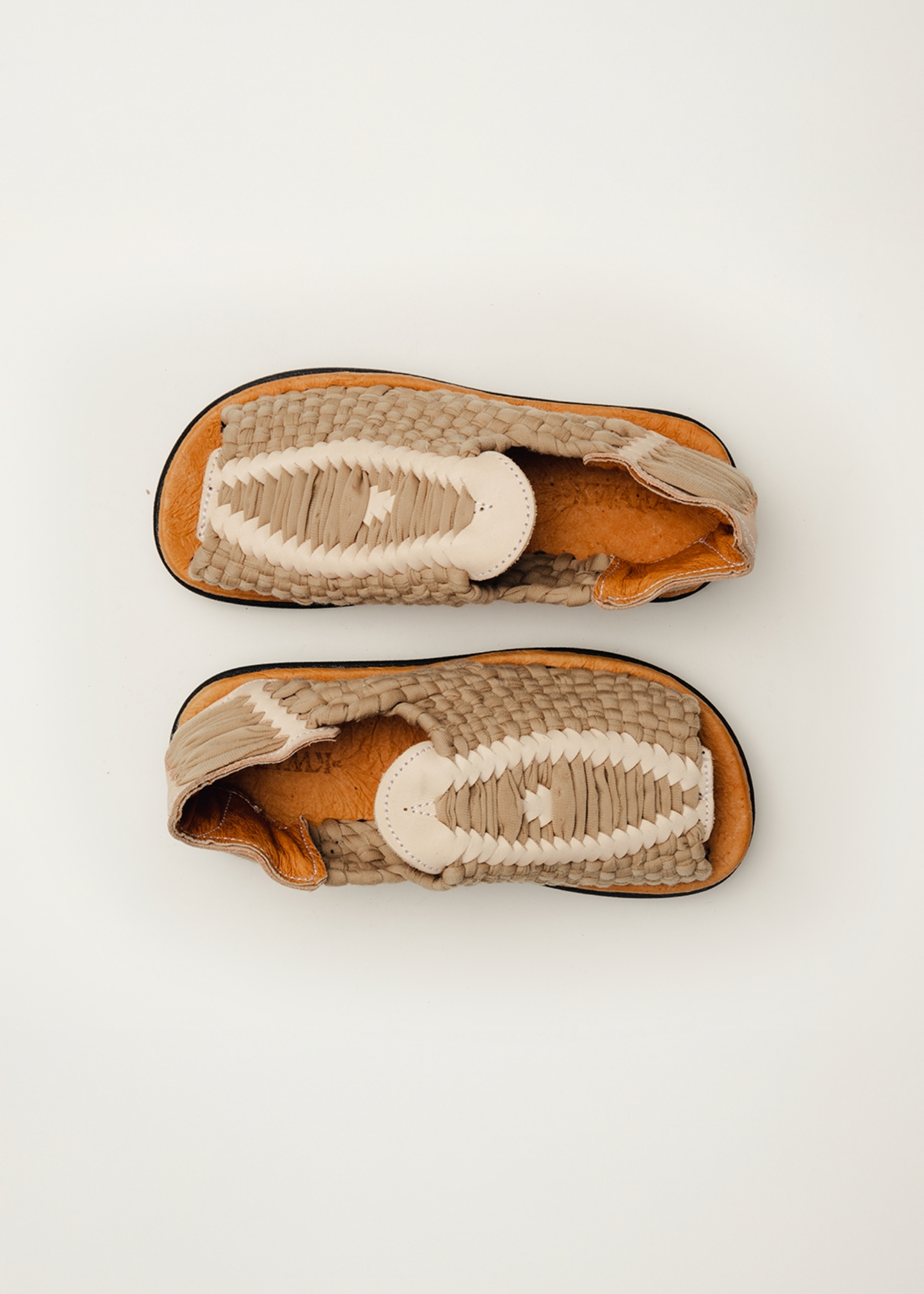 KWARA | HUARACHE CHICO BEIGE MUJER