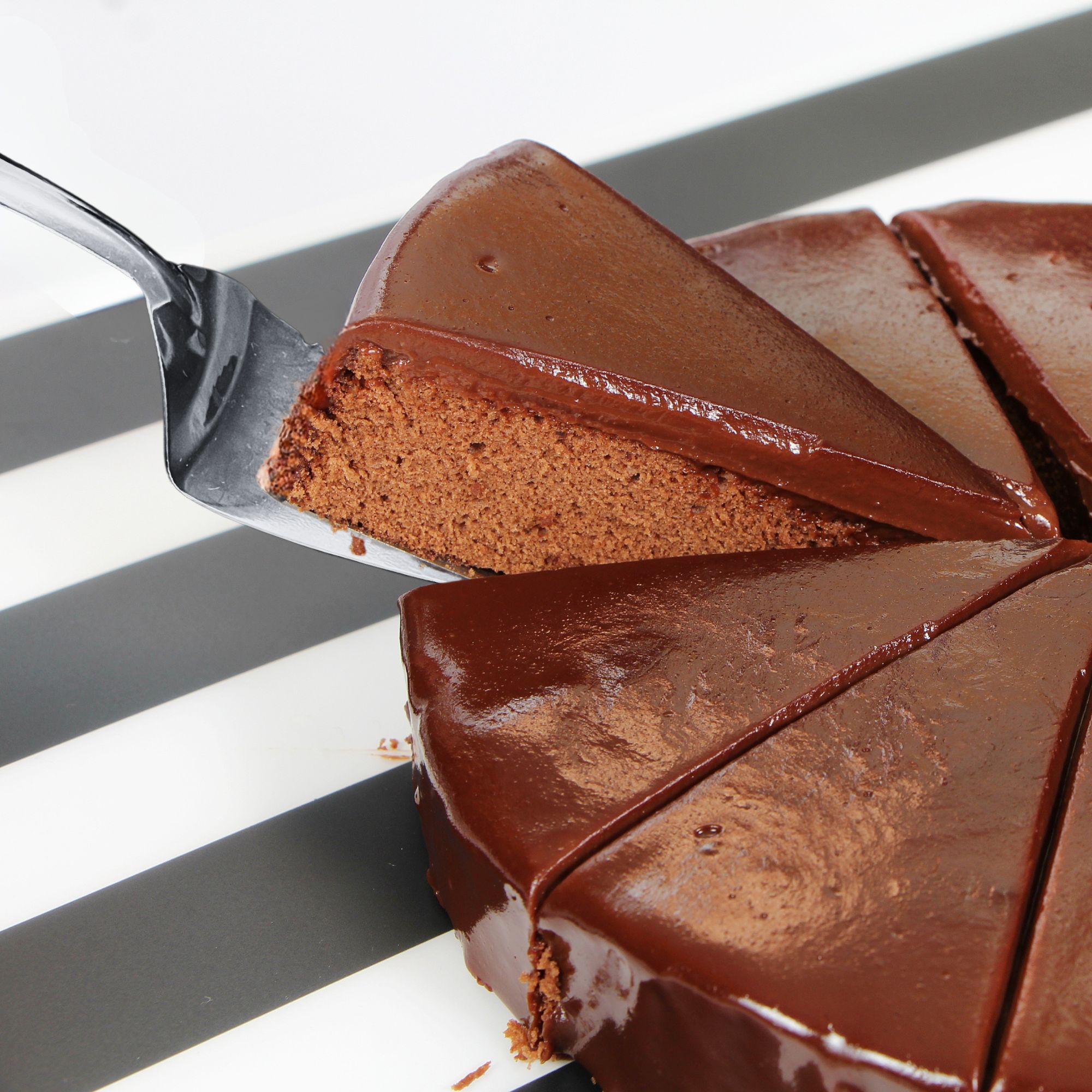 Pala Para Pastel Möven de Acero Inoxidable – Diseño Liso Plateado