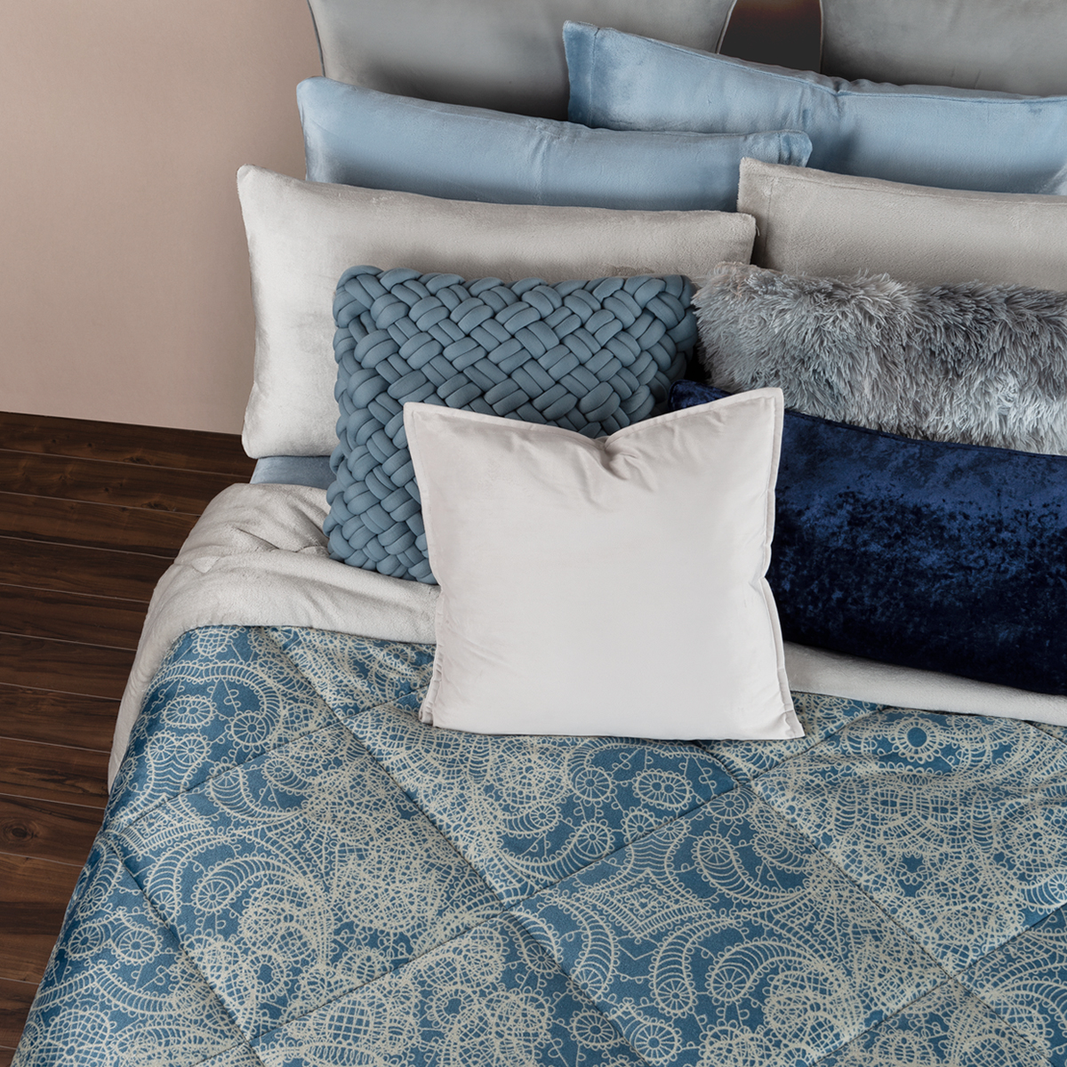 Cobertor Matrimonial Premium Edredón Invernal + Fundas (Arabella). ESQUIMAL.