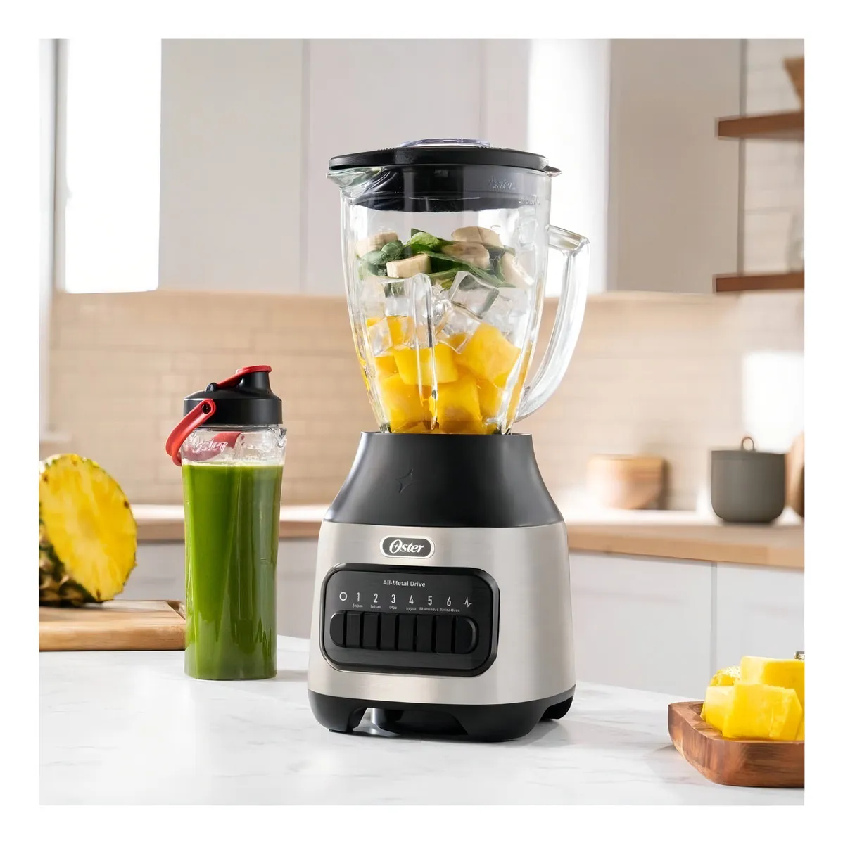  Oster Licuadora 6 Velocidades color plata Con Pulso + Vaso BNG de 600 ml 
