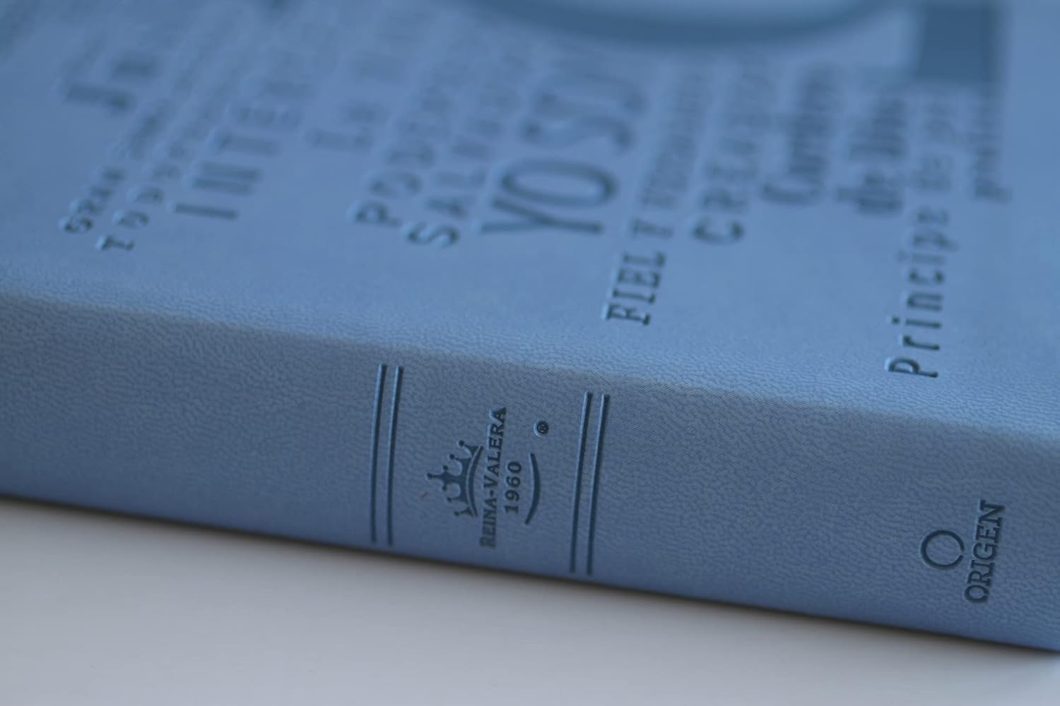 Biblia RV1960 Nombres de Dios, azul celeste, tamaño manual, letra grande 10.5 puntos