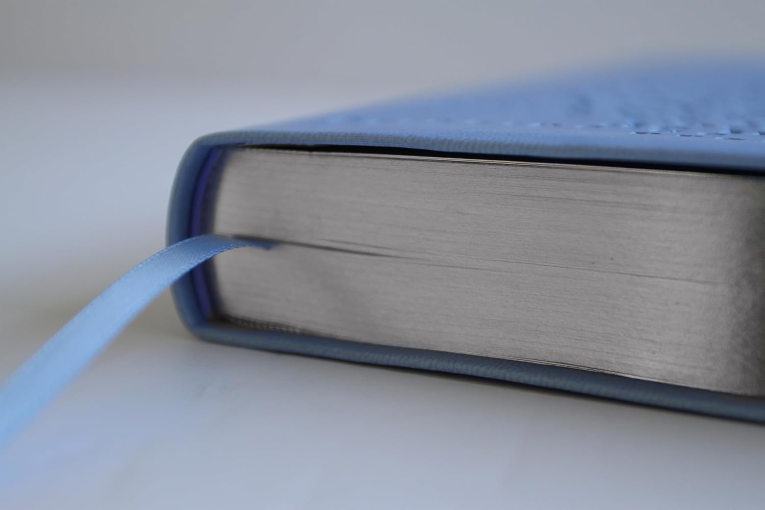 Biblia RV1960 Nombres de Dios, azul celeste, tamaño manual, letra grande 10.5 puntos