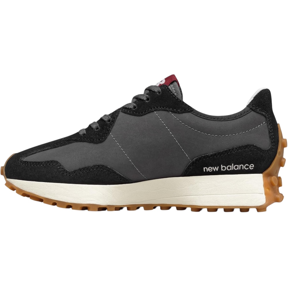 Tenis New Balance color negros con logo blanco