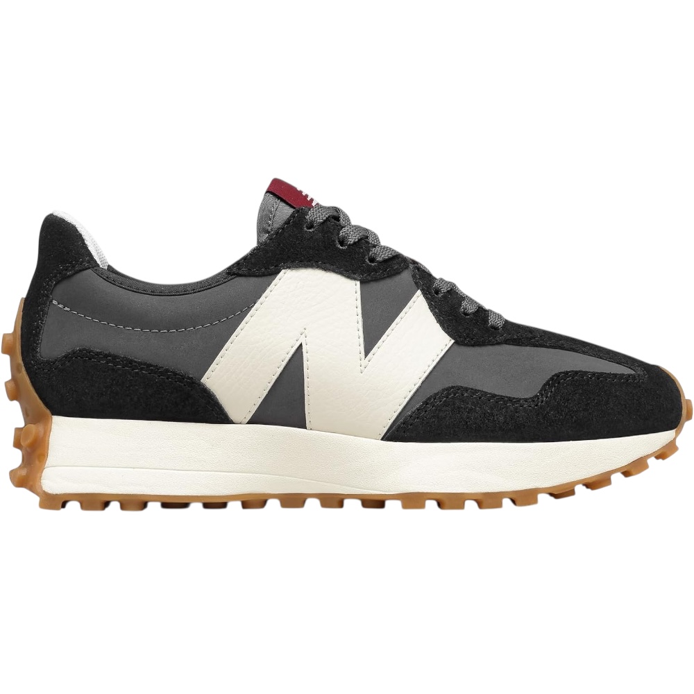 Tenis New Balance color negros con logo blanco